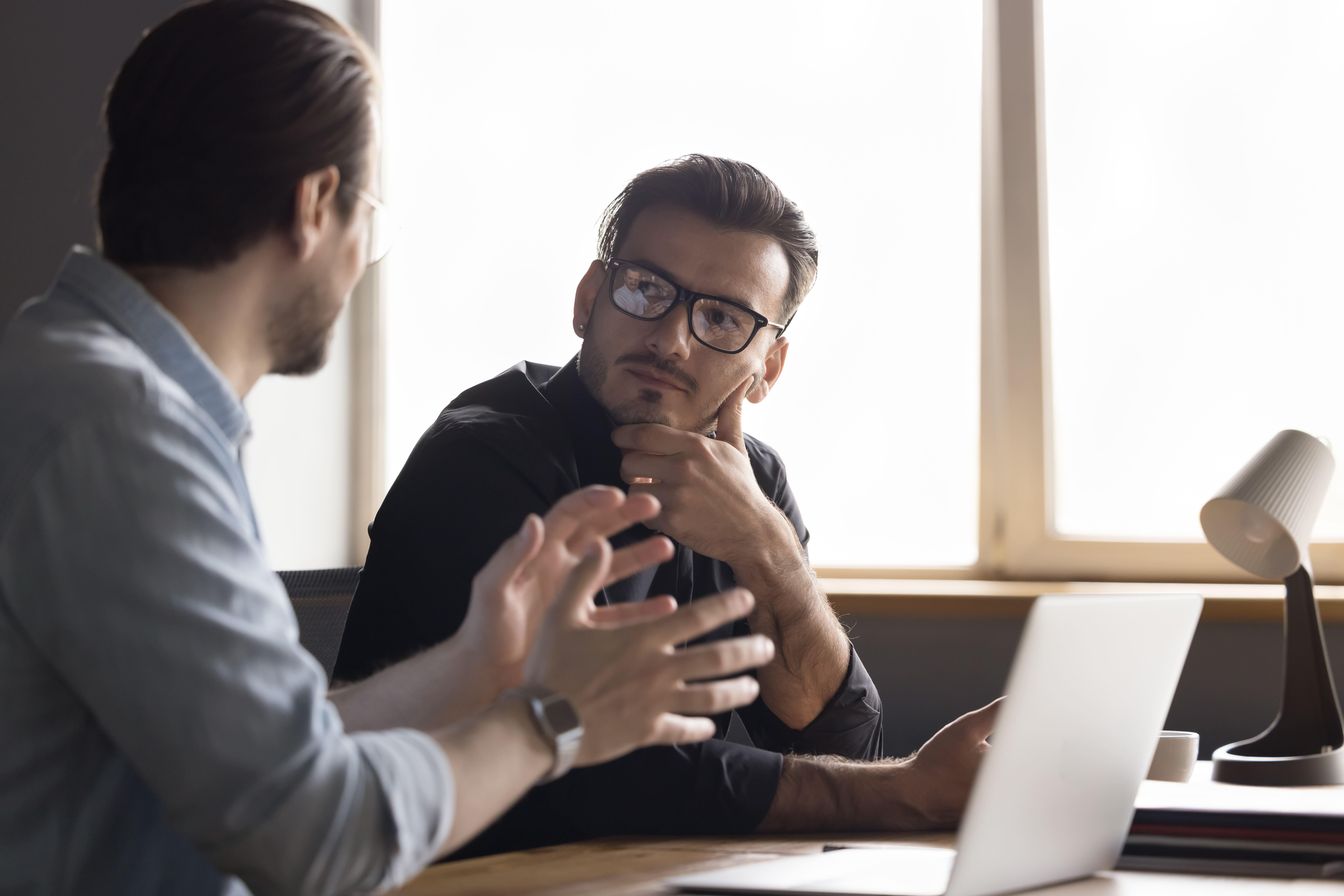 Escucha activa en la empresa | mejorar la comunicación y colaboración